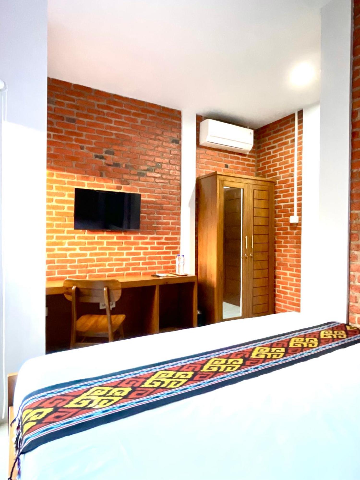 Puu Pau & Coffee Shop Hostel Labuan Bajo